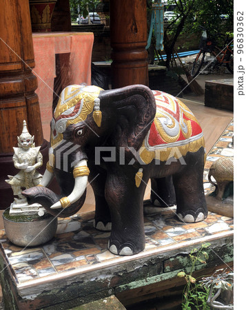 Small Black Elephant Statue 96830362