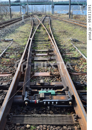 鉄道線路の分岐ポイント 96831391