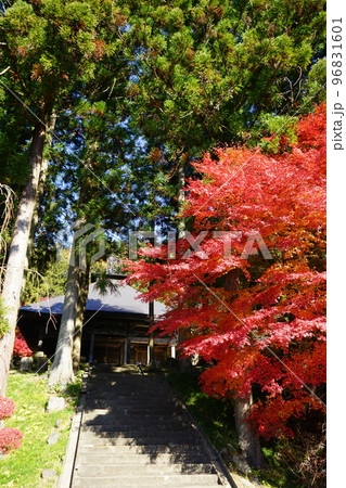 秋の黒石寺 96831601