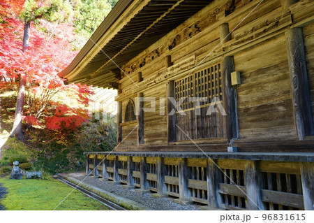 秋の黒石寺 96831615