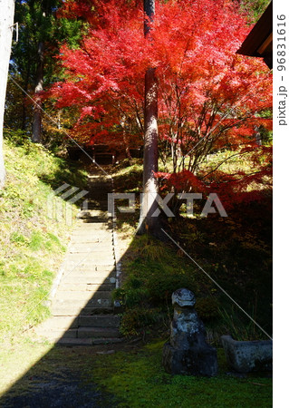 秋の黒石寺 96831616
