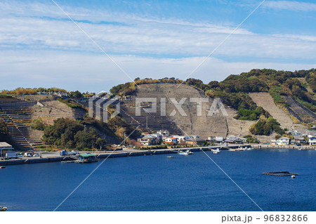 愛媛県/ 遊子水荷浦の段畑 ・遊子水荷浦の段々畑　 96832866