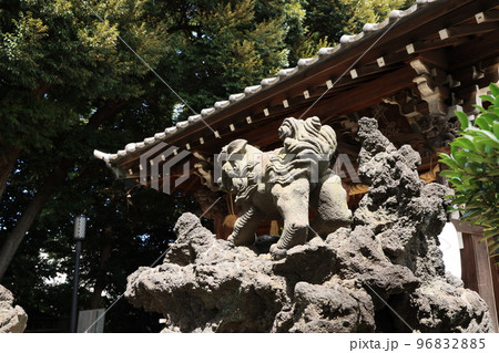 神社の狛犬 神社の狛犬 96832885