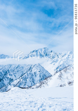 冬の遠見尾根トレッキング（小遠見山山頂から鹿島槍ヶ岳を望む） 96833736