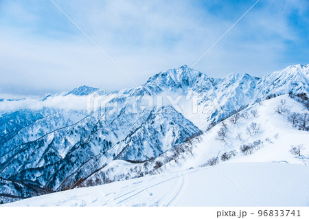 冬の遠見尾根トレッキング(小遠見山山頂から鹿島槍ヶ岳・爺ヶ岳を望む) 冬の遠見尾根トレッキング(小遠見山山頂から鹿島槍ヶ岳・爺ヶ岳を望む) 96833741