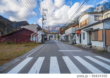 日光市足尾町上間藤付近　県道250号　あかがね街道　秋の風景　 96834300