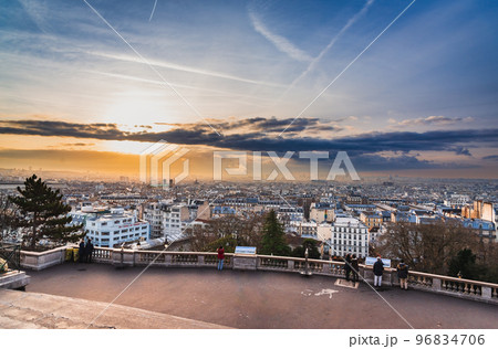 夜明けのパリ　冬景 96834706