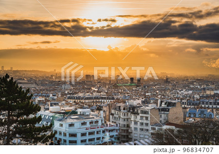 夜明けのパリ　冬景 96834707