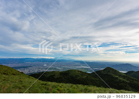 Sunset aerial Taipei cityscape from Datunshan 96835129