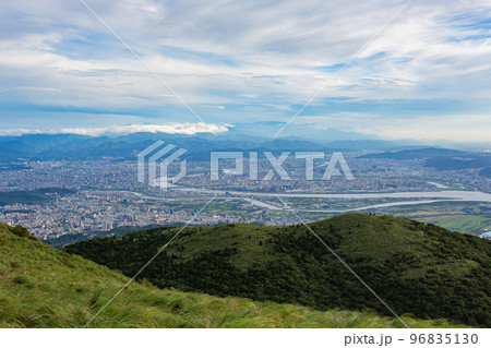 Sunset aerial Taipei cityscape from Datunshan Sunset aerial Taipei cityscape from Datunshan 96835130