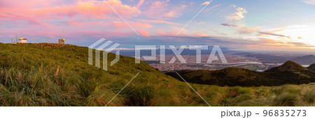 Sunset aerial Taipei cityscape from Datunshan Sunset aerial Taipei cityscape from Datunshan 96835273