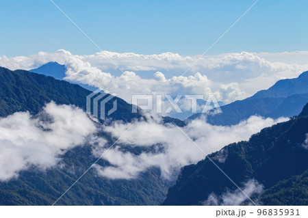 Sunny landscape of the Hehuanshan mountain 96835931