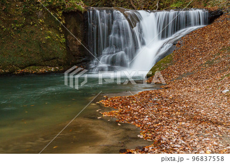 晩秋の一休みの滝 晩秋の一休みの滝 96837558