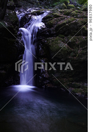 王見の滝 山梨県上野原市 王見の滝 山梨県上野原市 96837980