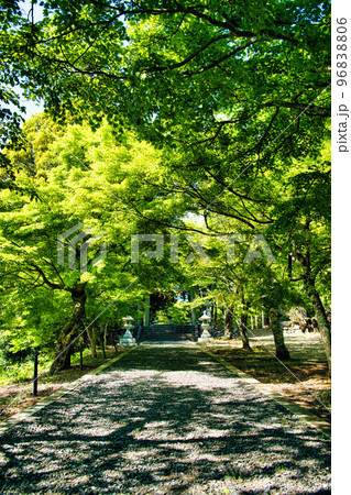 鶏足寺への道中　与志漏神社 96838806