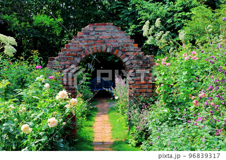 北海道紀行　7月の上野ファーム　午後のガーデン　北海道ガーデン街道 96839317