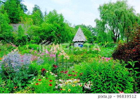 北海道紀行　7月の上野ファーム　午後のガーデン　北海道ガーデン街道 96839512