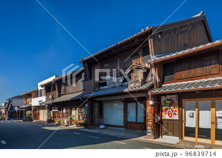 うだつの上がる町並み（岐阜県 美濃市） 96839714
