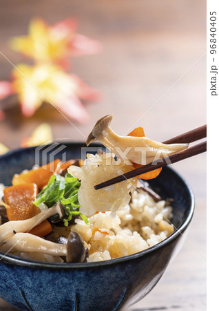 きのこの炊き込みごはん 96840405