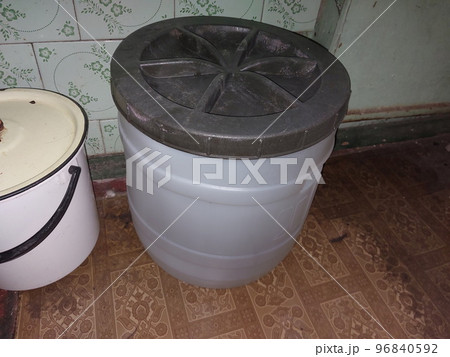 Food tank for storing drinking water 96840592