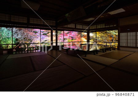 瑠璃光院の書院遠景 瑠璃光院の書院遠景 96840871