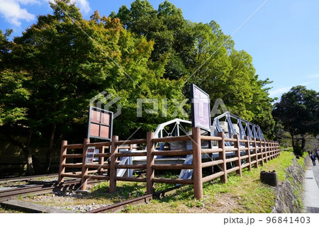 京都　蹴上　インクライン（台車と蹴上船）（秋） 96841403