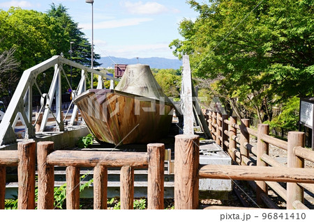 京都　蹴上　インクライン（蹴上船と台車）（秋） 96841410