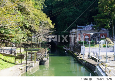京都 蹴上上水 ネオルネッサンス建築の御所水道ポンプ室(疎水第3トンネルの西出口付近)(秋) 京都 蹴上上水 ネオルネッサンス建築の御所水道ポンプ室(疎水第3トンネルの西出口付近)(秋) 96841420