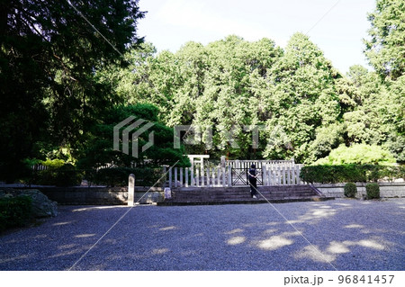 京都　山科　天智天皇山科陵 拝所（秋） 96841457