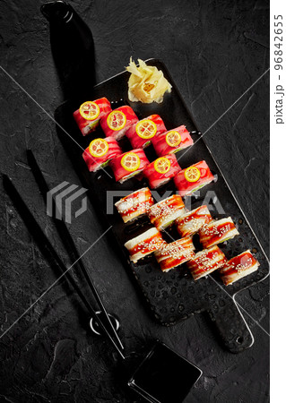 Rolls with eel and tuna dressed with unagi sauce, sesame and kumquat 96842655