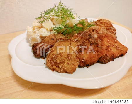 米粉をまぶした大豆ミートのから揚げ 96843585