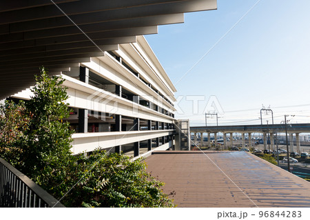 金城ふ頭駐車場の東側から　あおなみ線方面　愛知県名古屋市 96844283