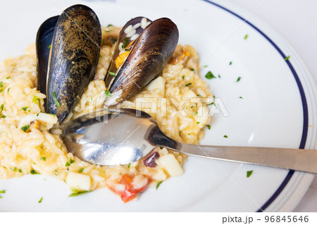 美味しいイタリアのシーフードリゾット 96845646