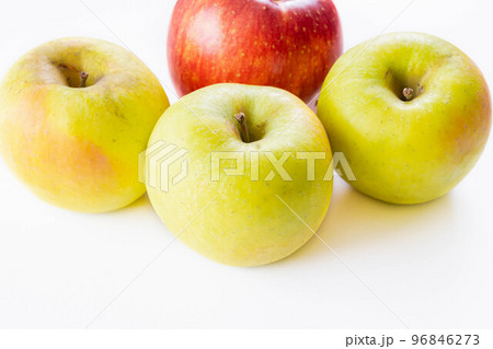 黄色いりんご　ぐんま名月 96846273