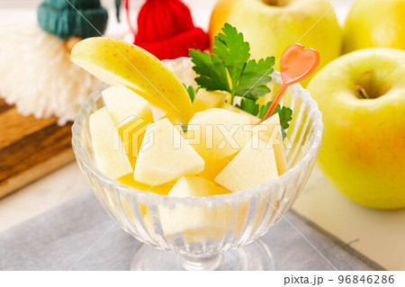 クリスマスのフルーツデザート 96846286