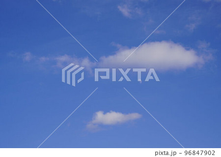 昼の月と雲 昼の月と雲 96847902