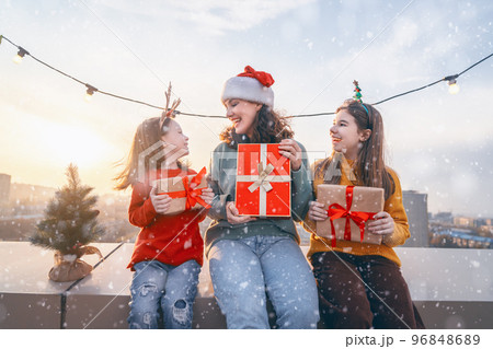 family preparing for Christmas family preparing for Christmas 96848689