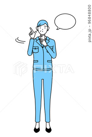 スマホを操作する作業着を着たシニア女性（経営者、管理職、工場長） 96848800