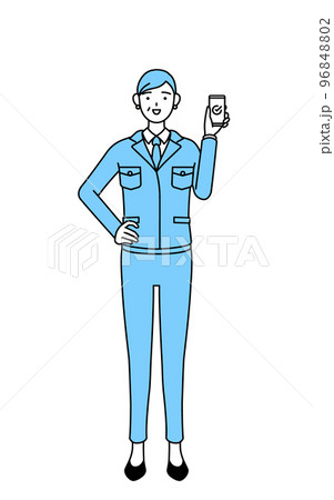 仕事でスマホを使う作業着を着たシニア女性（経営者、管理職、工場長） 96848802