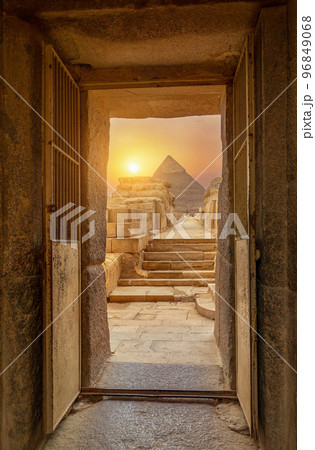 Door to pyramids 96849068