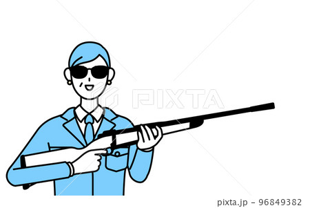 サングラスをかけてライフル銃を持つ作業着を着たシニア女性（経営者、管理職、工場長） 96849382
