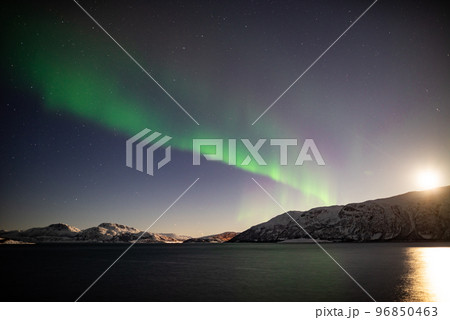 オーロラとフィヨルド　オーロラ鑑賞　北欧の旅　北欧生活 96850463