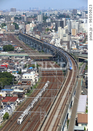 上越・北陸新幹線E7系と特急草津号 上越・北陸新幹線E7系と特急草津号 96850623