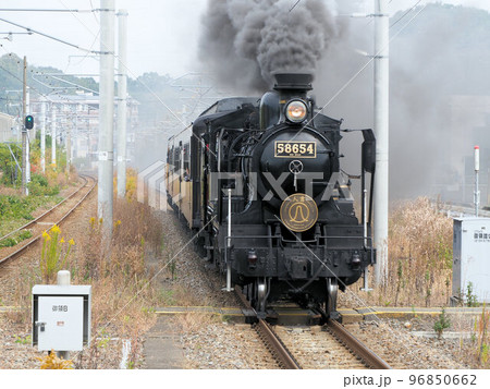 松橋駅に進入するSL人吉百周年記念号　熊本県宇城市不知火町御領 96850662