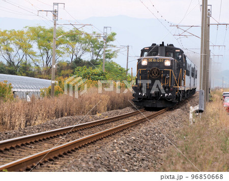 小川駅松橋駅間を北上するSL人吉百周年記念号 熊本県宇城市小川町北部田 小川駅松橋駅間を北上するSL人吉百周年記念号 熊本県宇城市小川町北部田 96850668