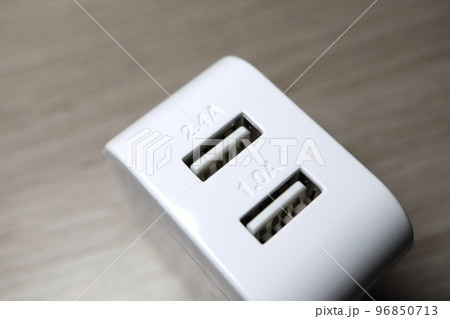 USB TYPE-AのACアダプタ 96850713