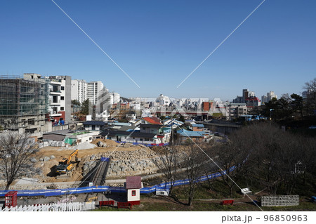 韓国　ソルボン公園の風景(イチョン) 96850963