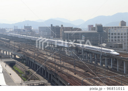 姫路市内を行く東海道・山陽新幹線N700S系 姫路市内を行く東海道・山陽新幹線N700S系 96851011