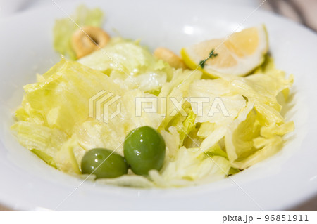 美味しいグリーンサラダ 96851911
