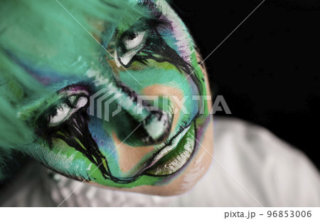 Green face art woman 96853006